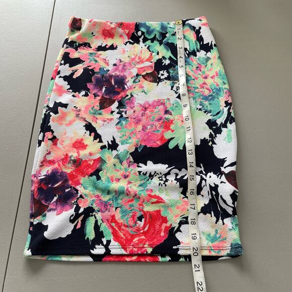 Charlotte Russe Straight Pencil Skirt Watercolor Floral Pattern Stretch Size S - Picture 8 of 10